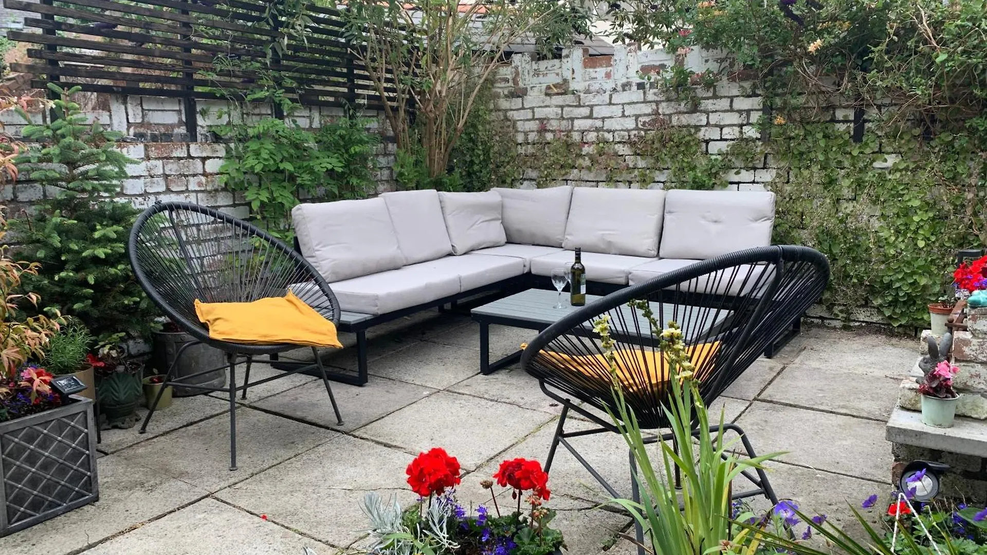 Ground Floor 2 Bedroom Garden Apartment カーディフ